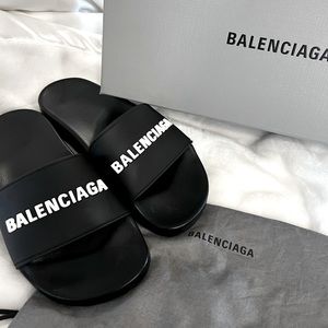 BALENCIAGA Women’s Pool slides 36